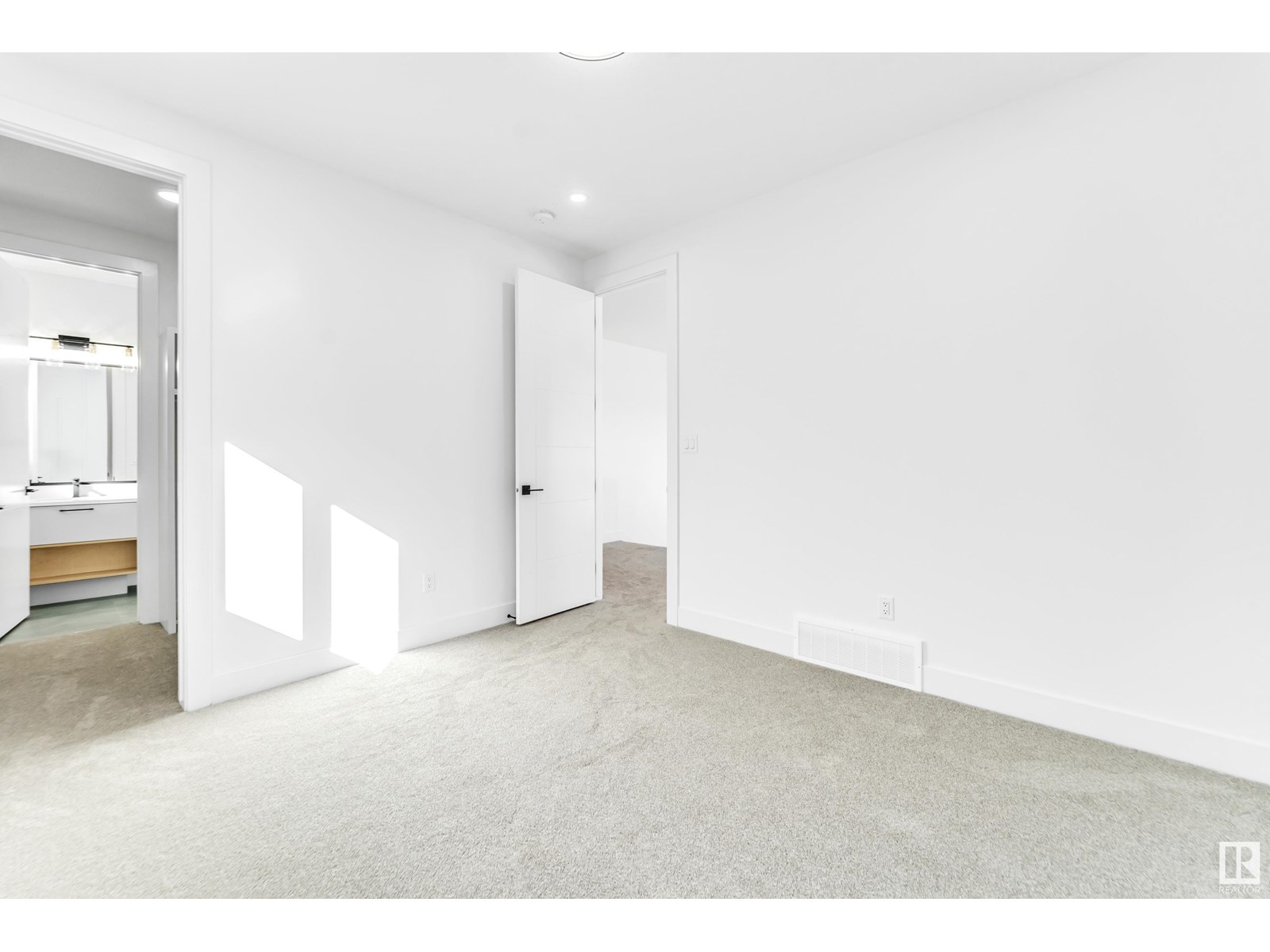 Photo 20 of 9443 Pear Cr Sw, Edmonton AB