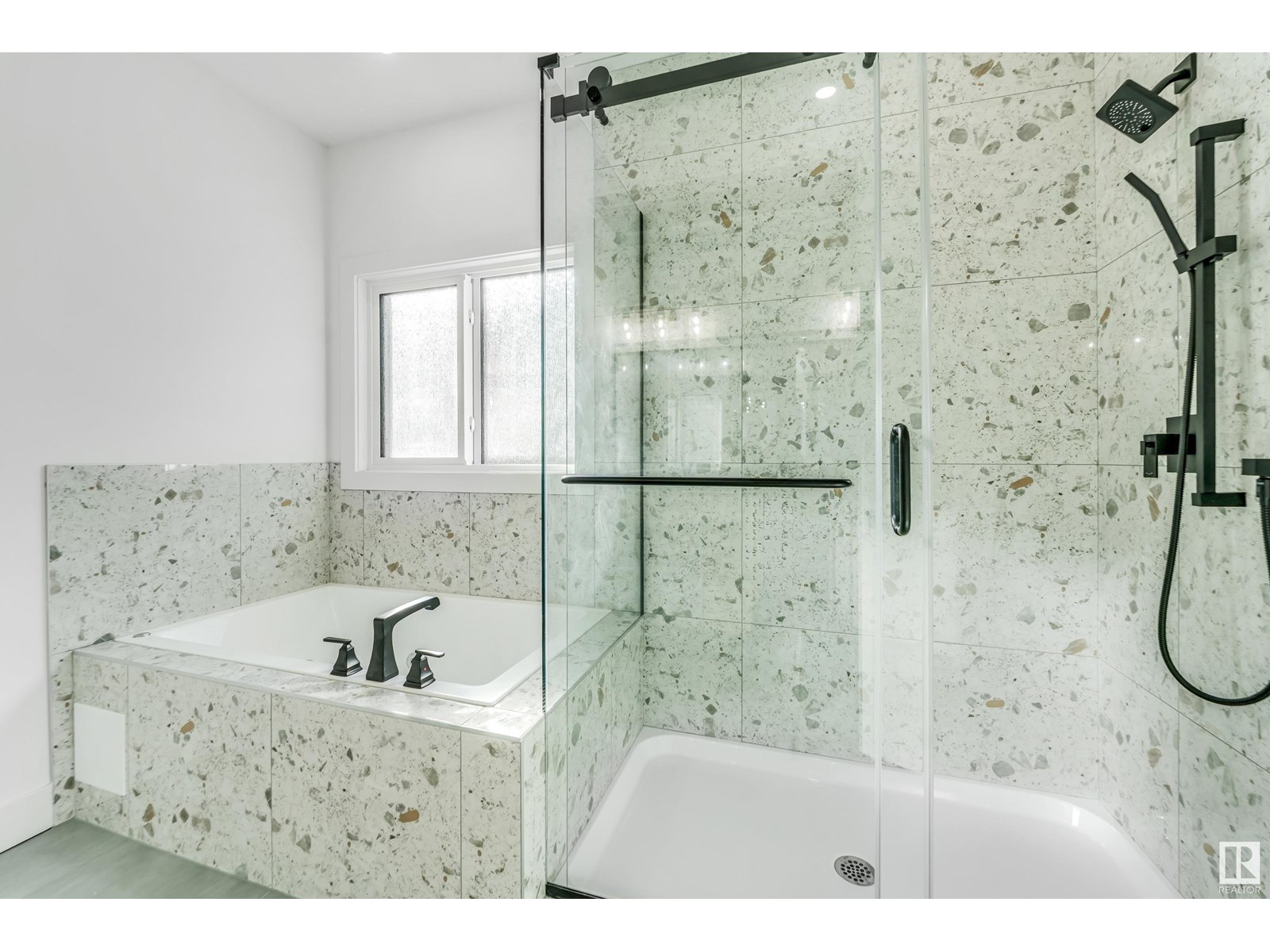 Photo 22 of 9443 Pear Cr Sw, Edmonton AB