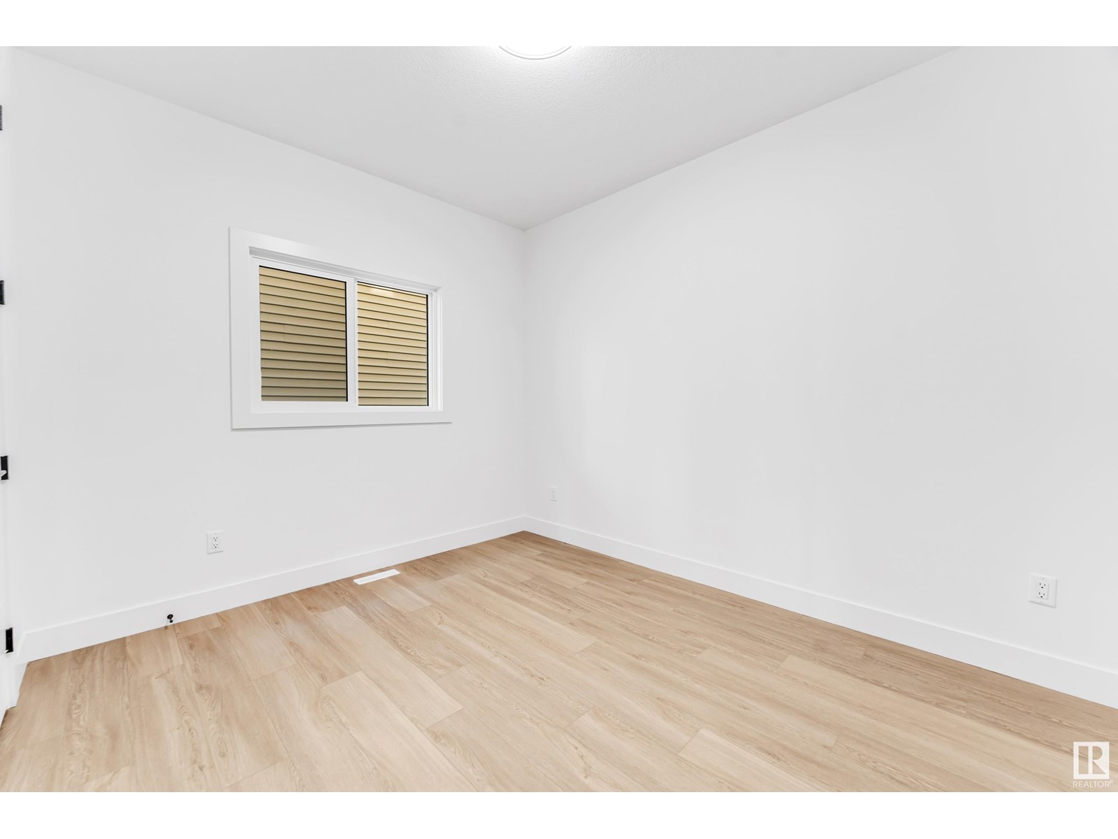 Photo 23 of 9443 Pear Cr Sw, Edmonton AB