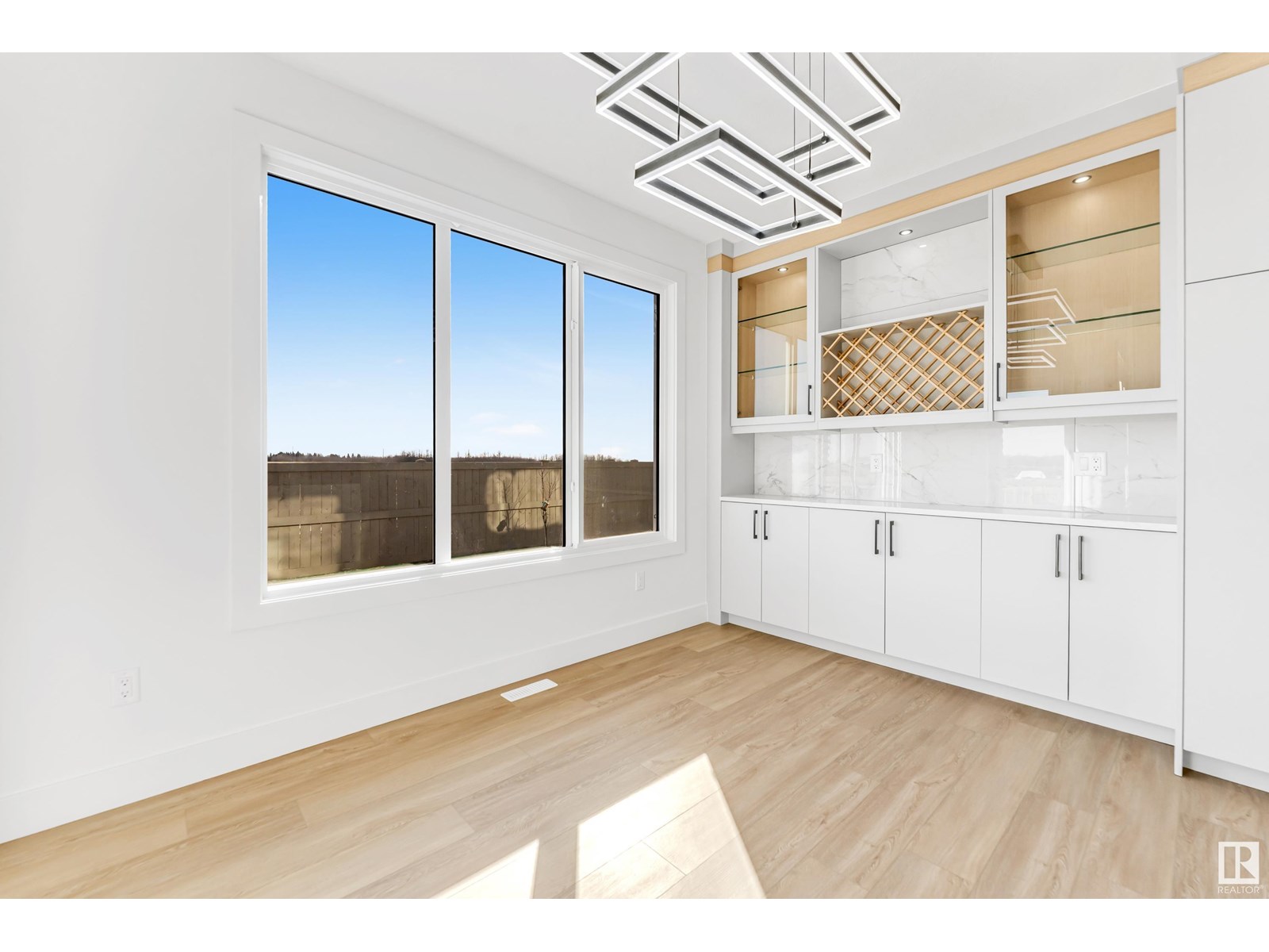 Photo 3 of 9443 Pear Cr Sw, Edmonton AB