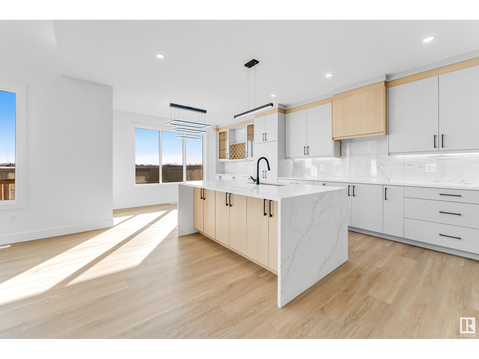 Photo 4 of 9443 Pear Cr Sw, Edmonton AB