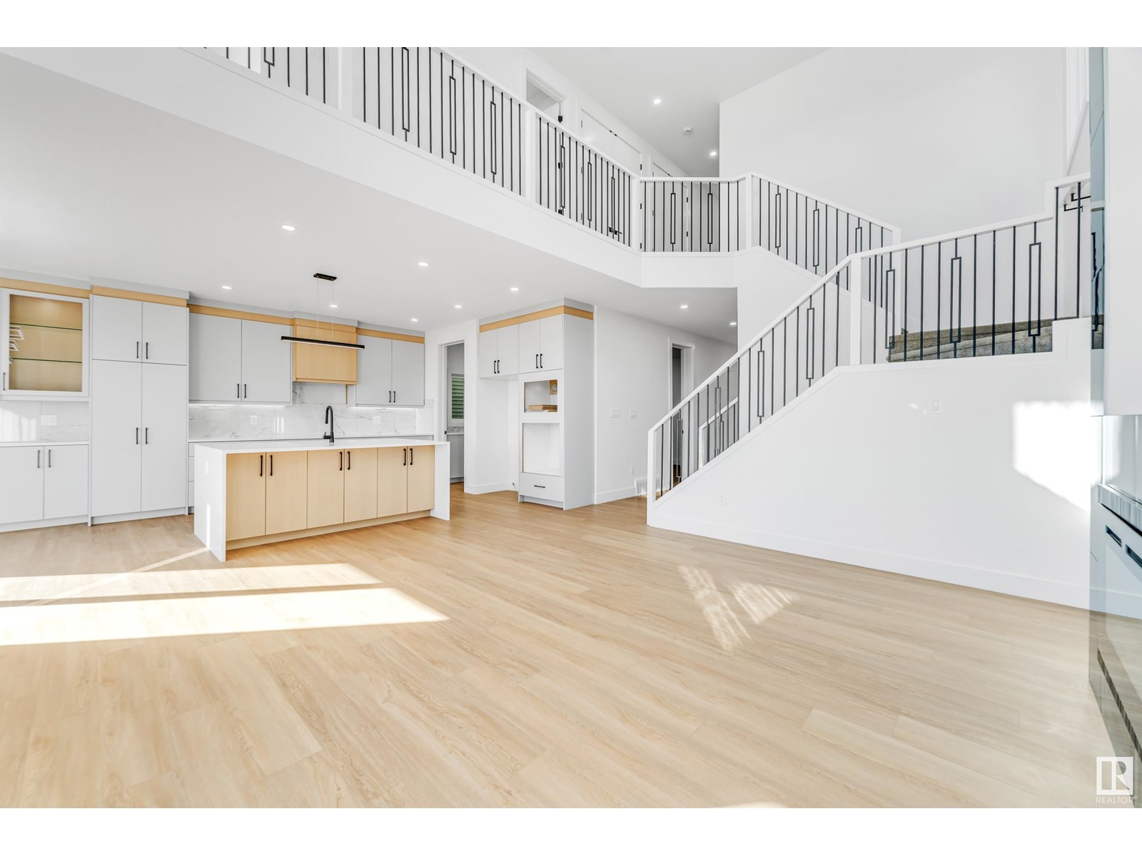 Photo 6 of 9443 Pear Cr Sw, Edmonton AB