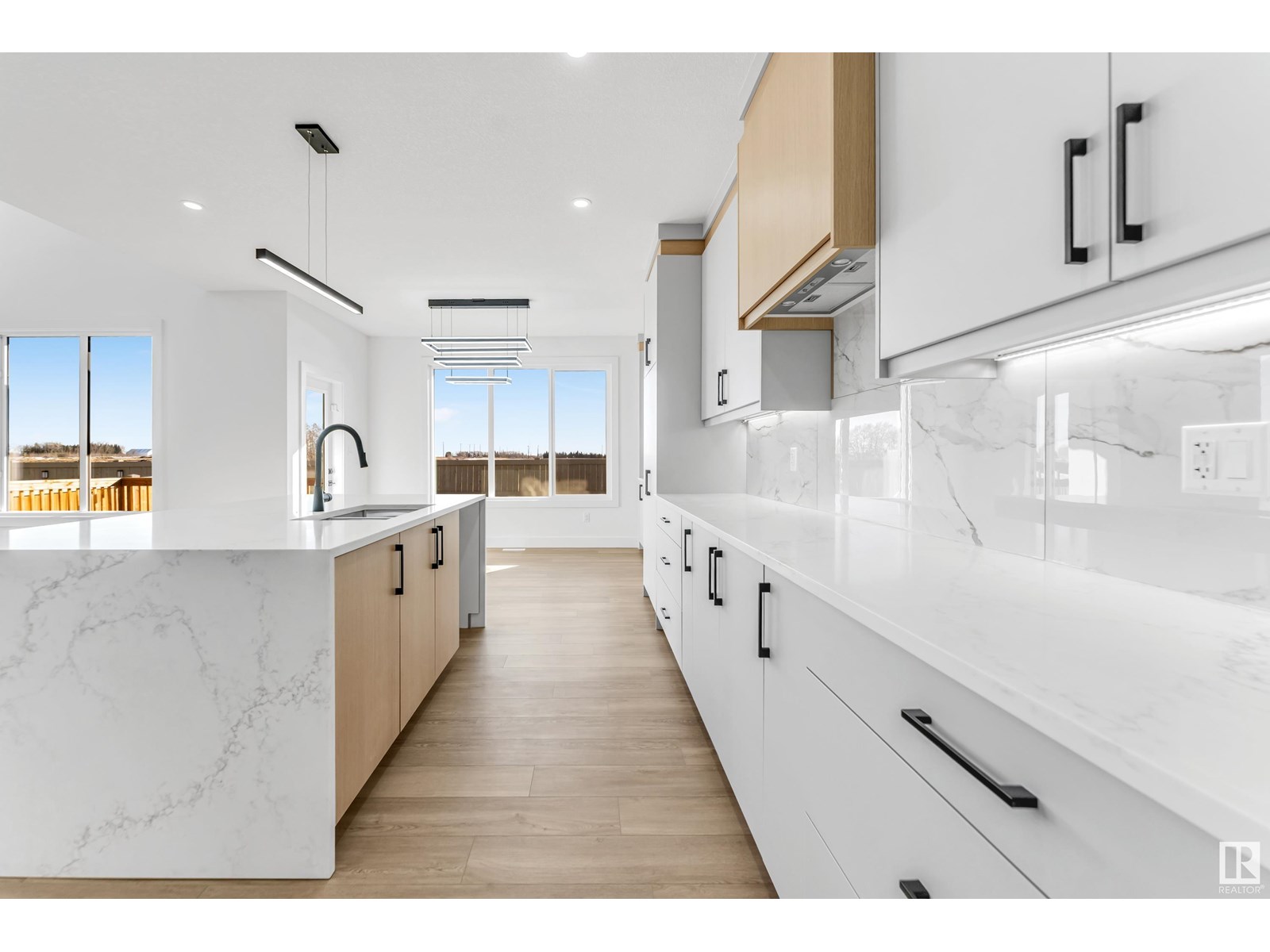 Photo 9 of 9443 Pear Cr Sw, Edmonton AB