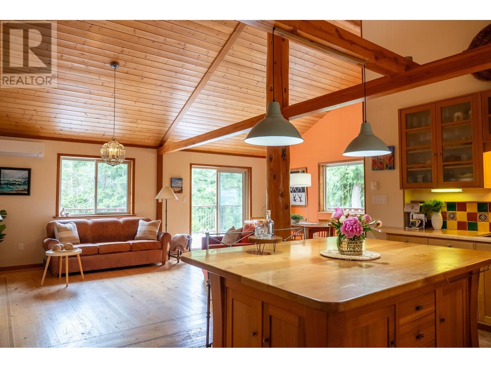5574 HOOSON ROAD, Pender Island