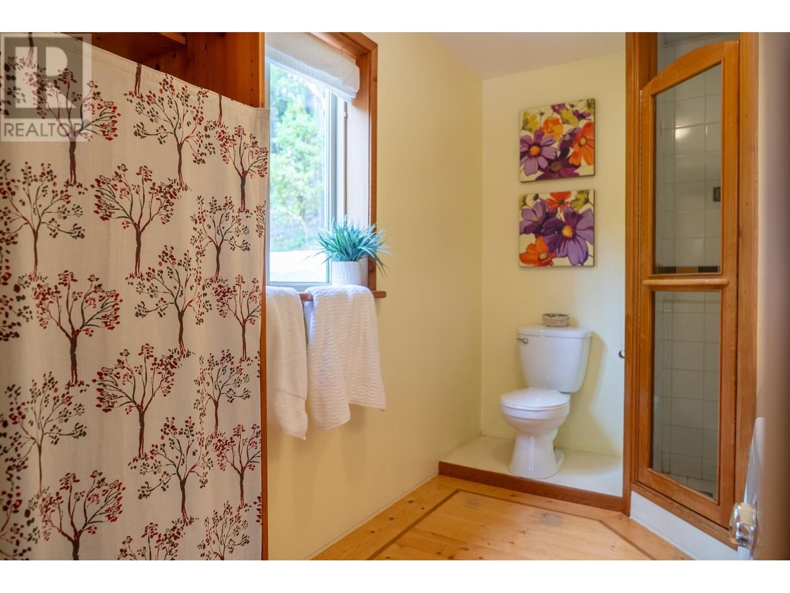 5574 HOOSON ROAD, Pender Island