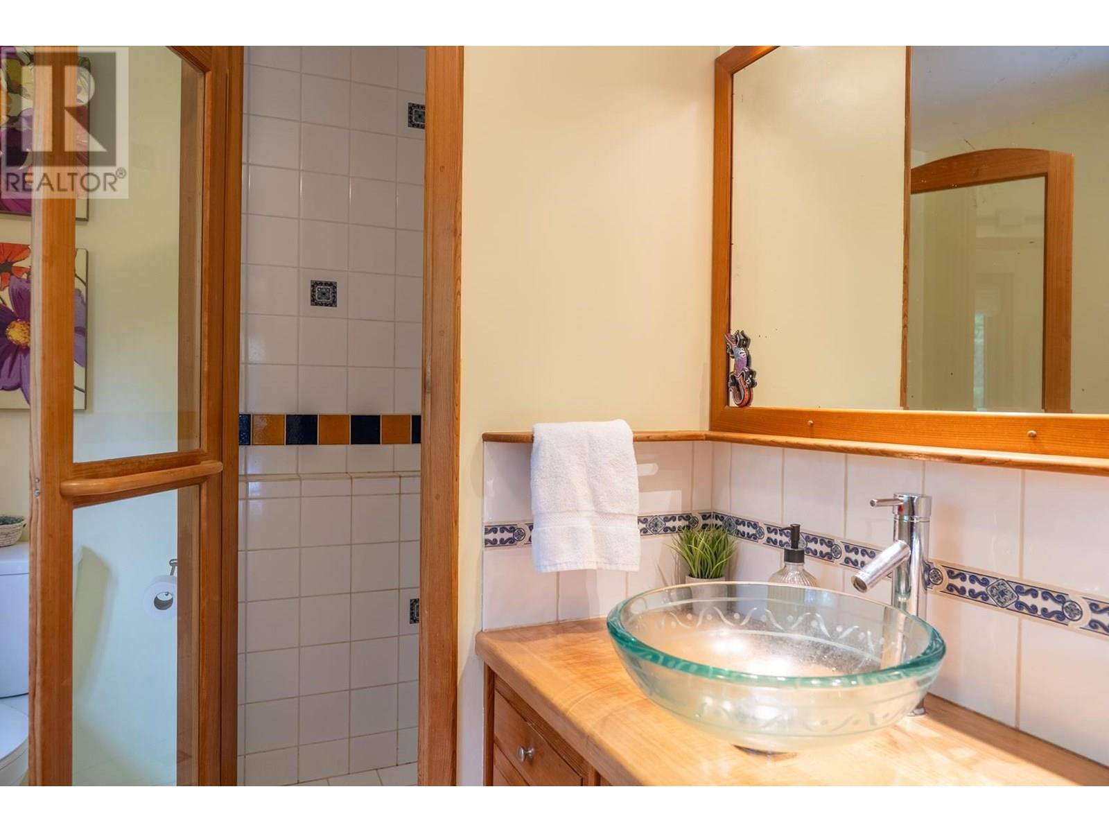 5574 HOOSON ROAD, Pender Island