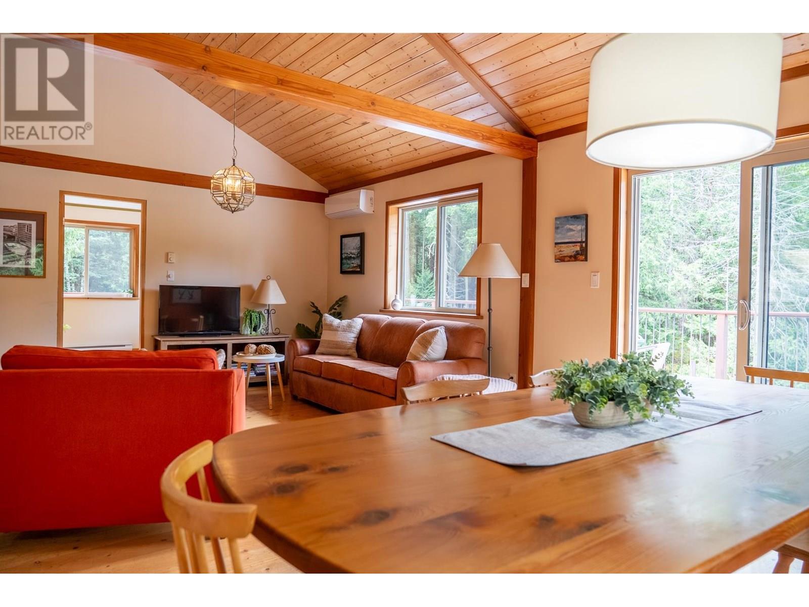 5574 HOOSON ROAD, Pender Island