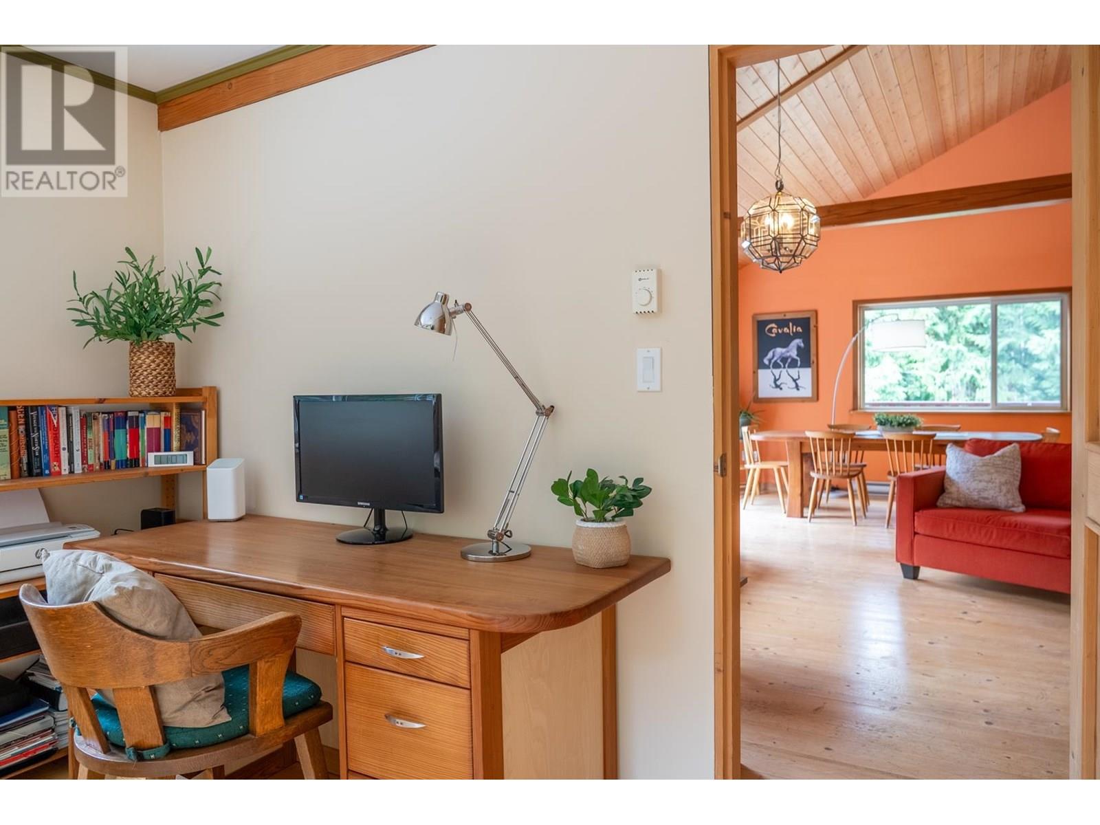5574 HOOSON ROAD, Pender Island