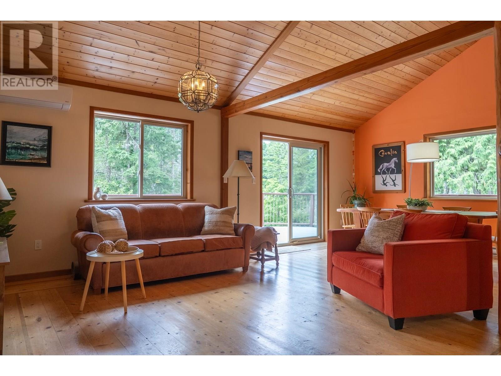 5574 HOOSON ROAD, Pender Island