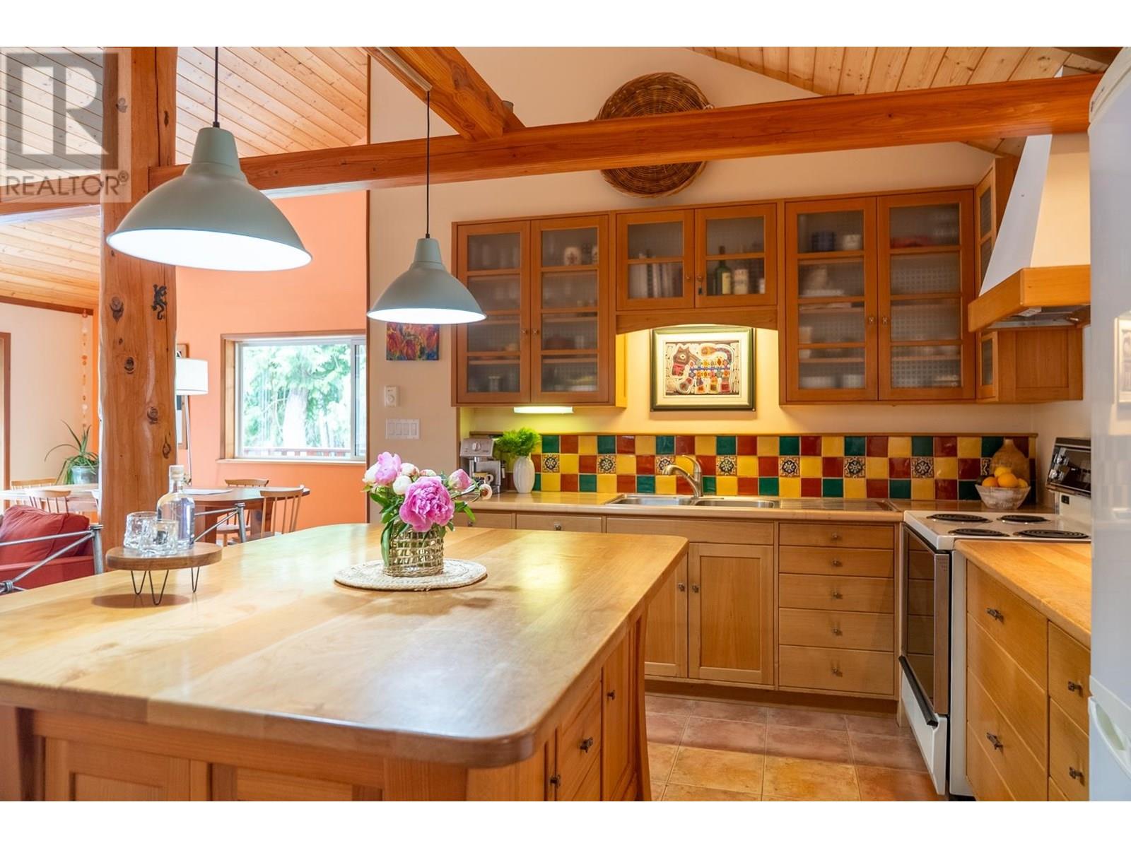 5574 HOOSON ROAD, Pender Island