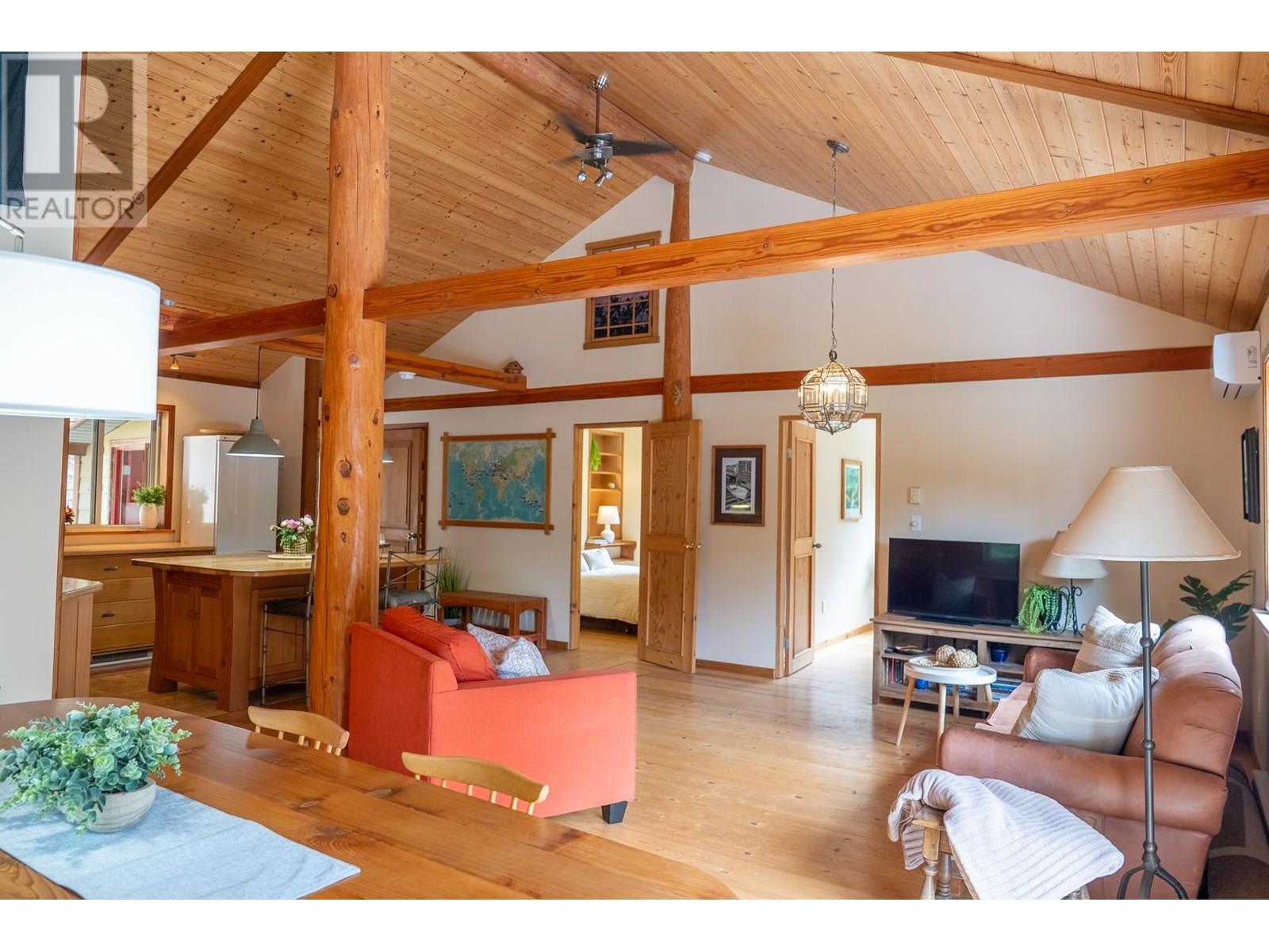 5574 HOOSON ROAD, Pender Island