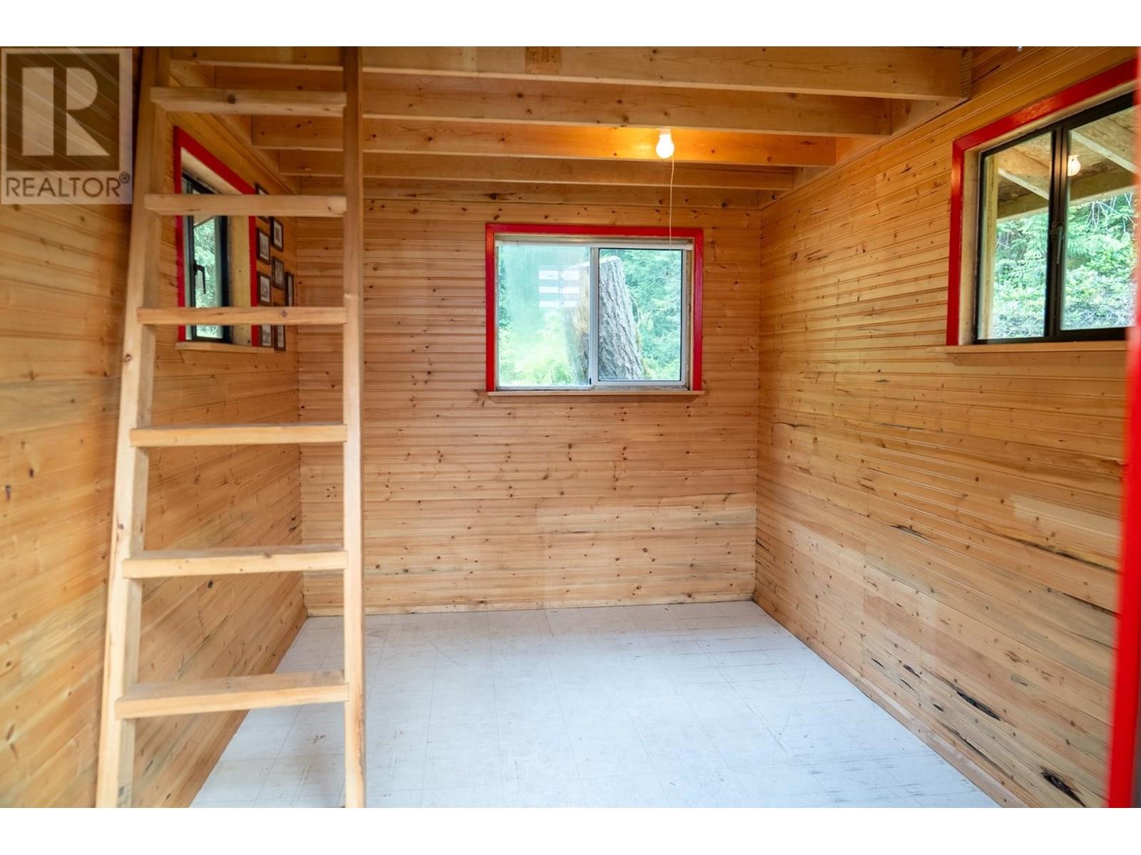 5574 HOOSON ROAD, Pender Island
