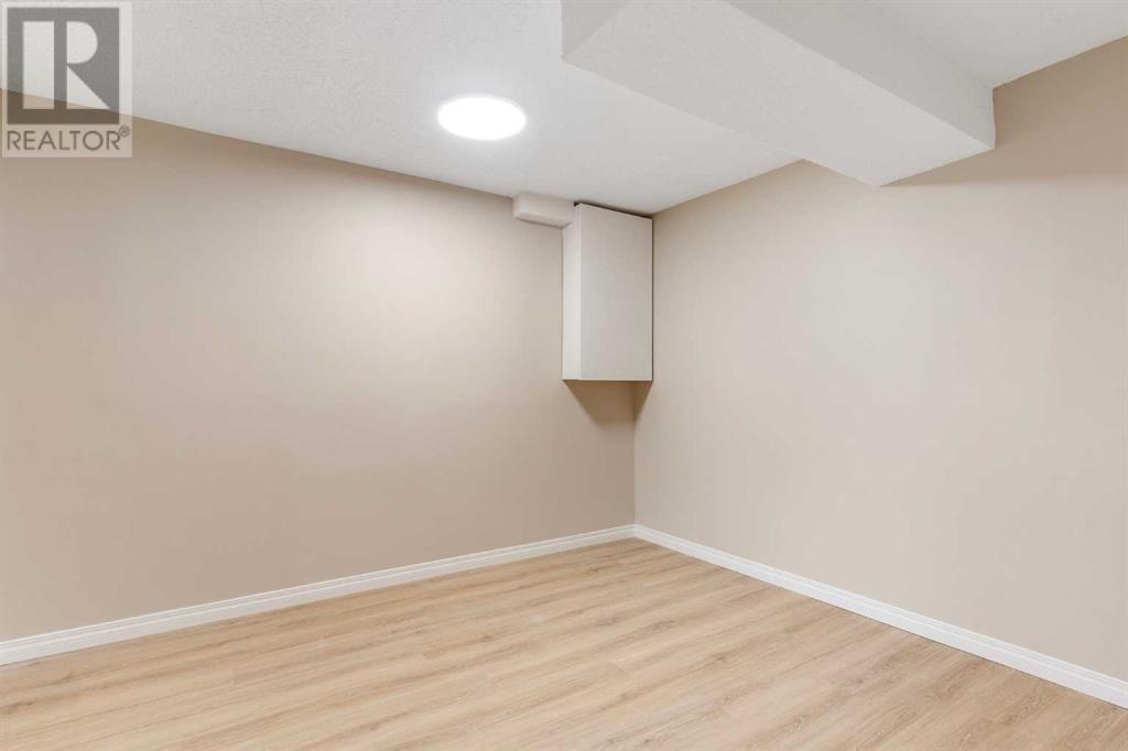Single Family House 4 Level for Sale in  Sandstone Road NW Sandstone Valley Calgary 