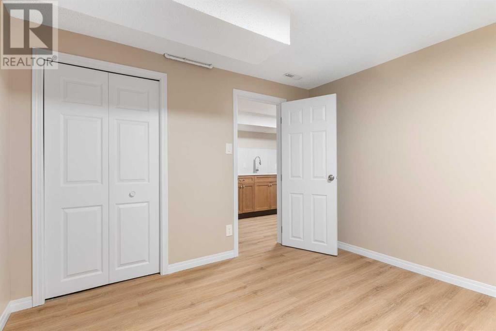 Single Family House 4 Level for Sale in  Sandstone Road NW Sandstone Valley Calgary 