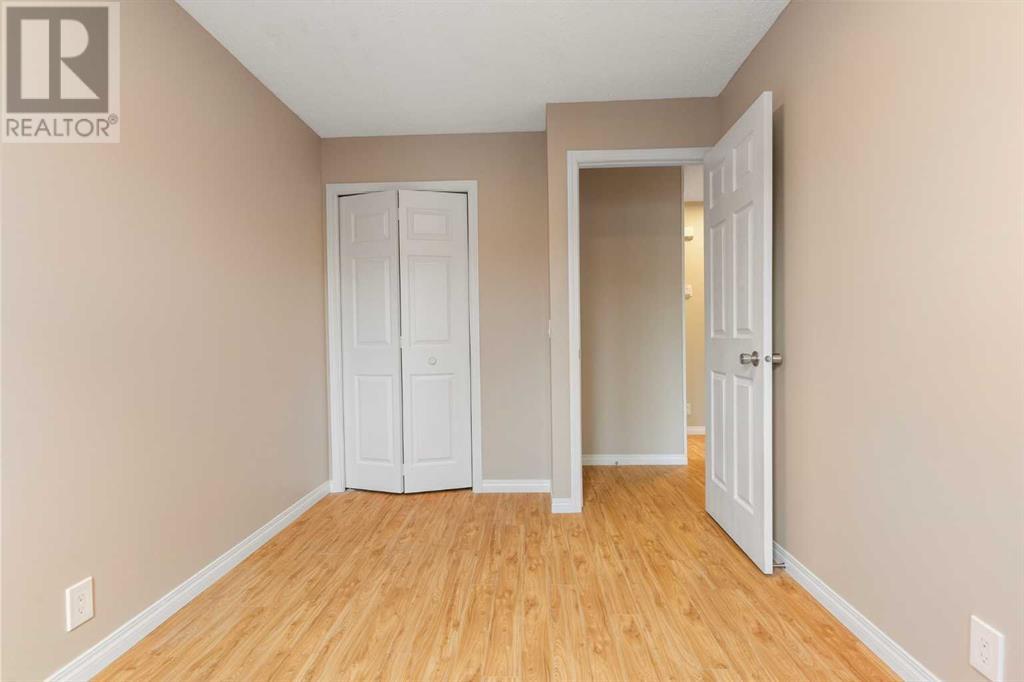 Single Family House 4 Level for Sale in  Sandstone Road NW Sandstone Valley Calgary 