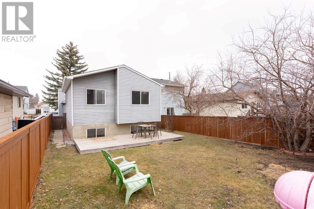 Single Family House 4 Level for Sale in  Sandstone Road NW Sandstone Valley Calgary 