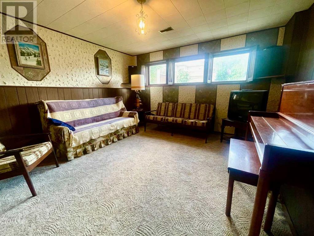 Single Family House Bi-level for Sale in  Normandy Road S Glendale Lethbridge 