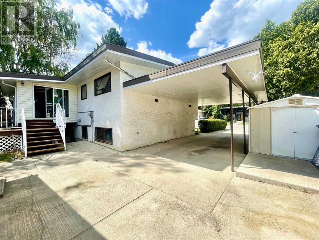 Single Family House Bi-level for Sale in  Normandy Road S Glendale Lethbridge 