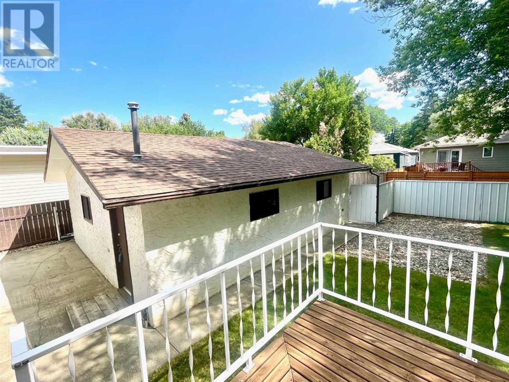 Single Family House Bi-level for Sale in  Normandy Road S Glendale Lethbridge 
