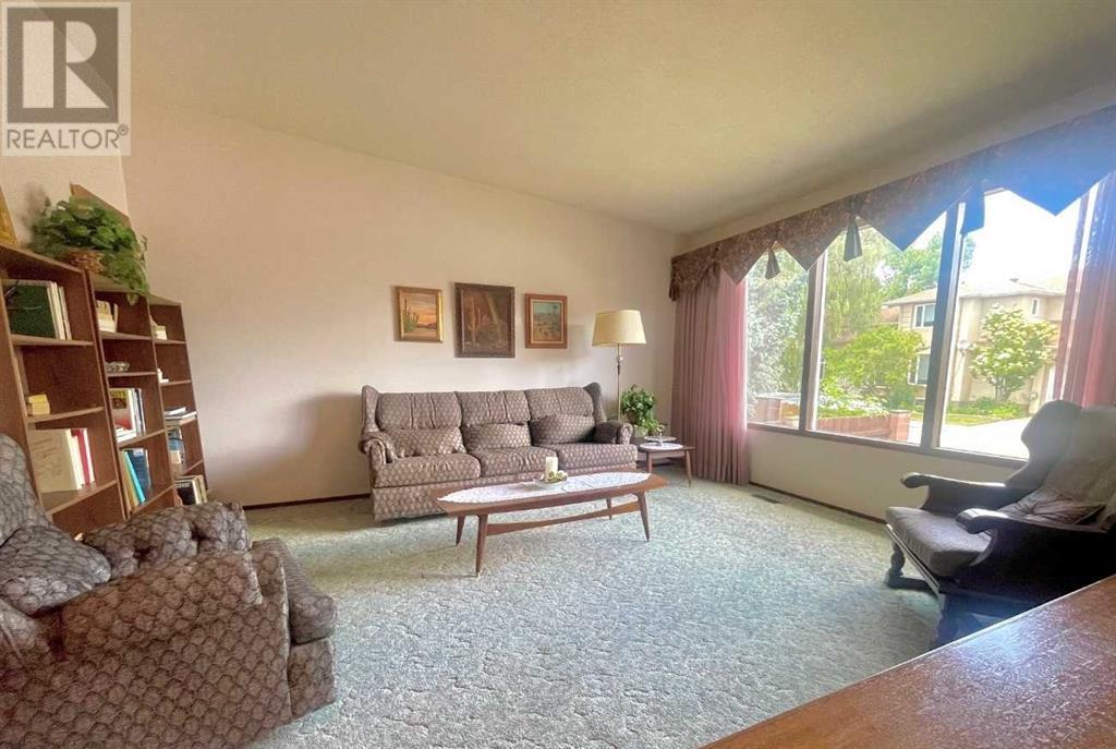 Single Family House Bi-level for Sale in  Normandy Road S Glendale Lethbridge 