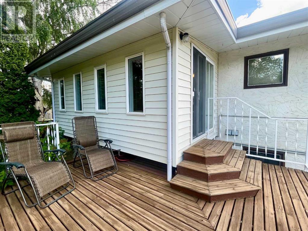Single Family House Bi-level for Sale in  Normandy Road S Glendale Lethbridge 