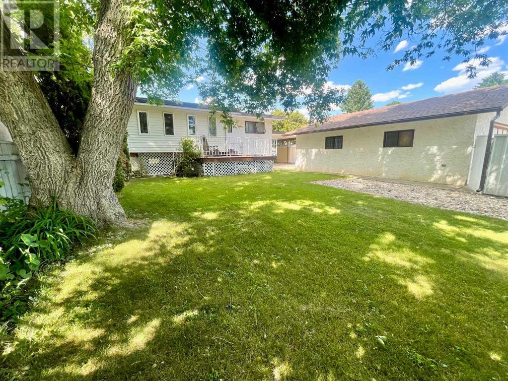 Single Family House Bi-level for Sale in  Normandy Road S Glendale Lethbridge 