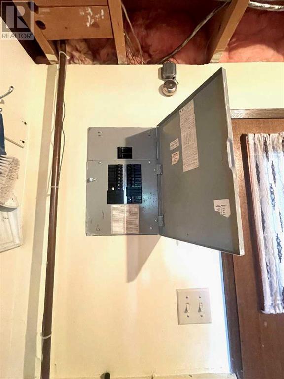 Single Family House Bi-level for Sale in  Normandy Road S Glendale Lethbridge 