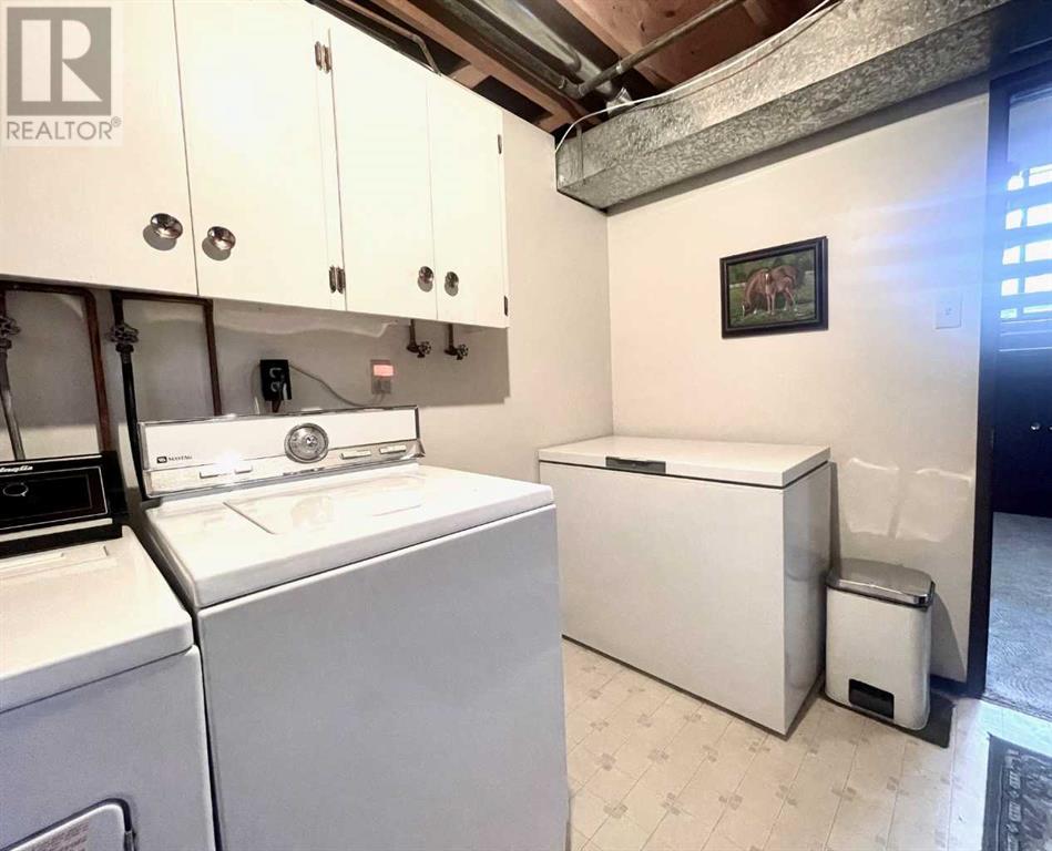 Single Family House Bi-level for Sale in  Normandy Road S Glendale Lethbridge 