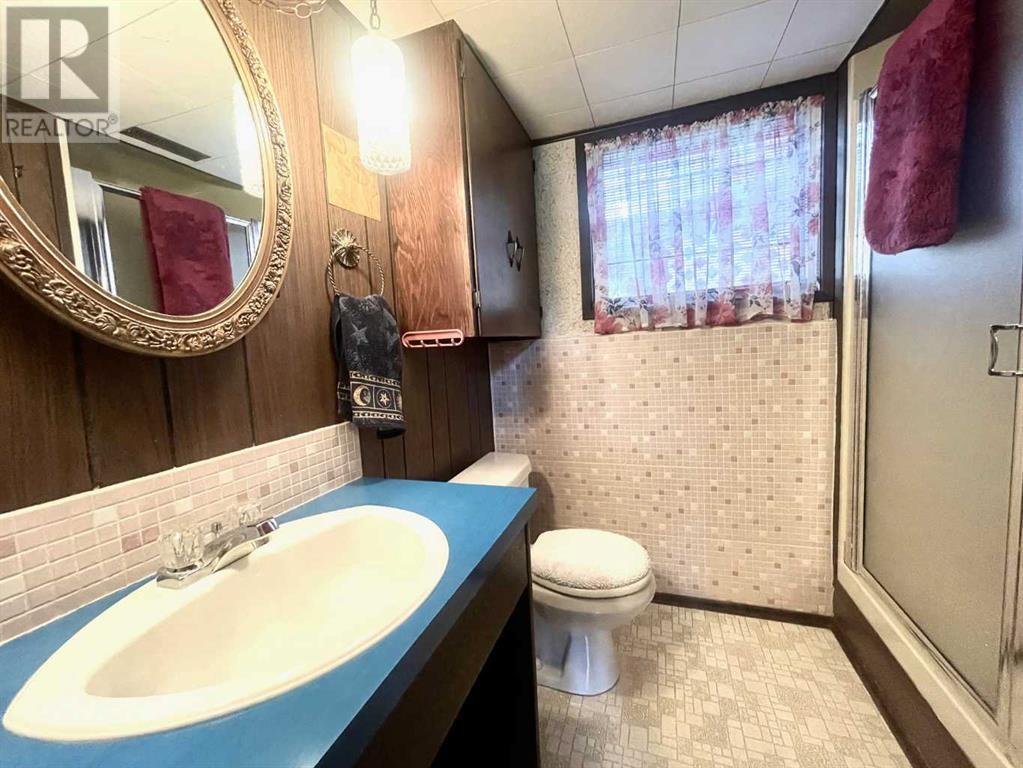 Single Family House Bi-level for Sale in  Normandy Road S Glendale Lethbridge 