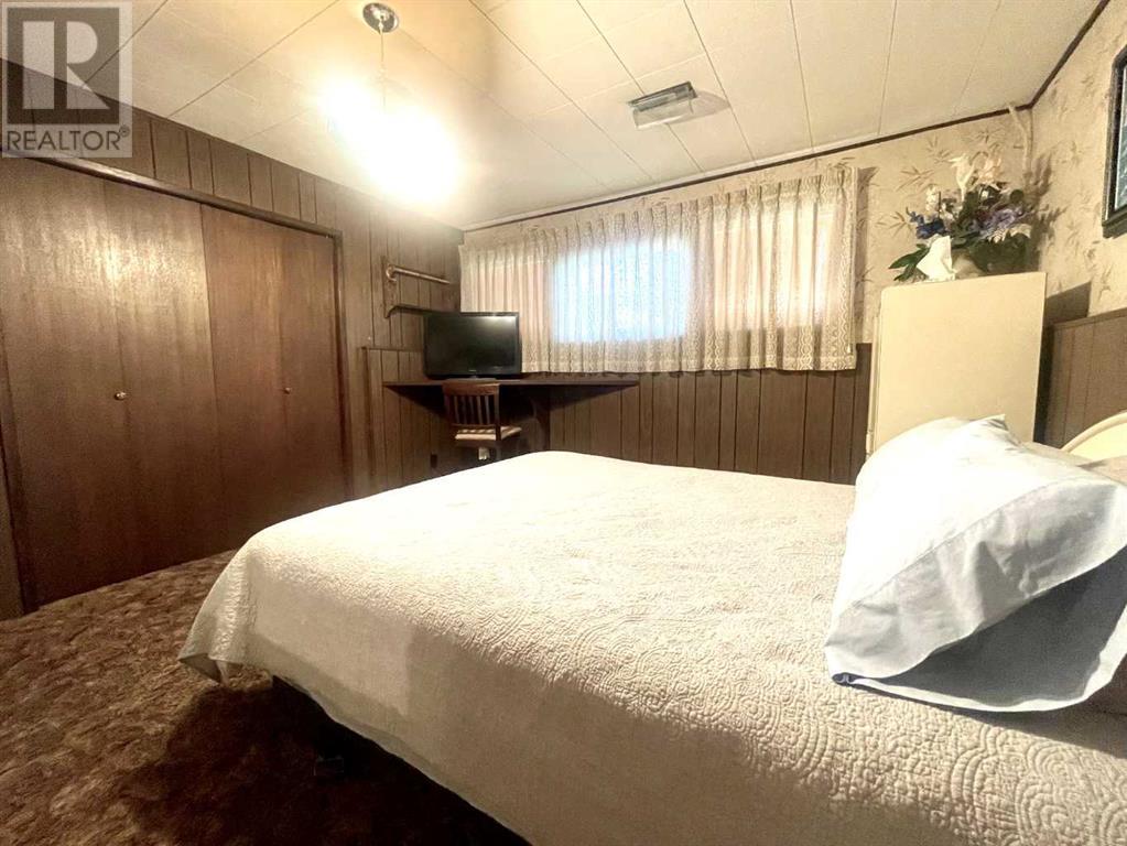 Single Family House Bi-level for Sale in  Normandy Road S Glendale Lethbridge 