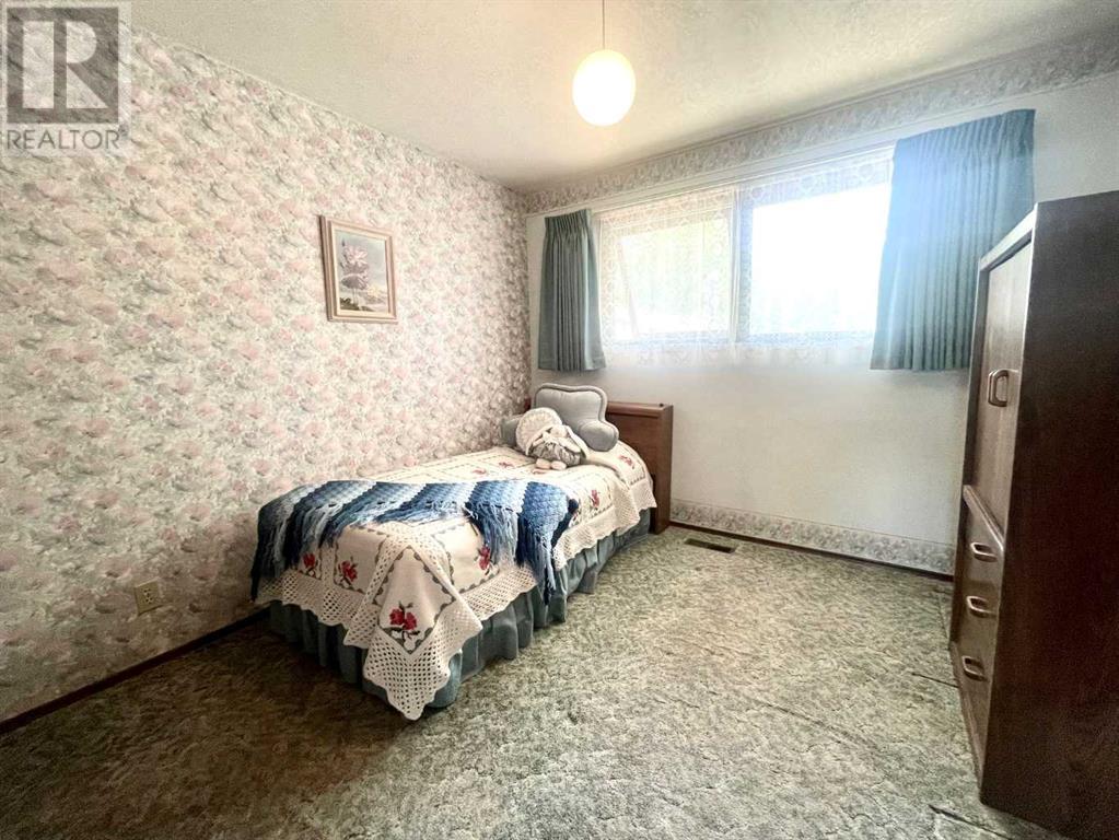 Single Family House Bi-level for Sale in  Normandy Road S Glendale Lethbridge 