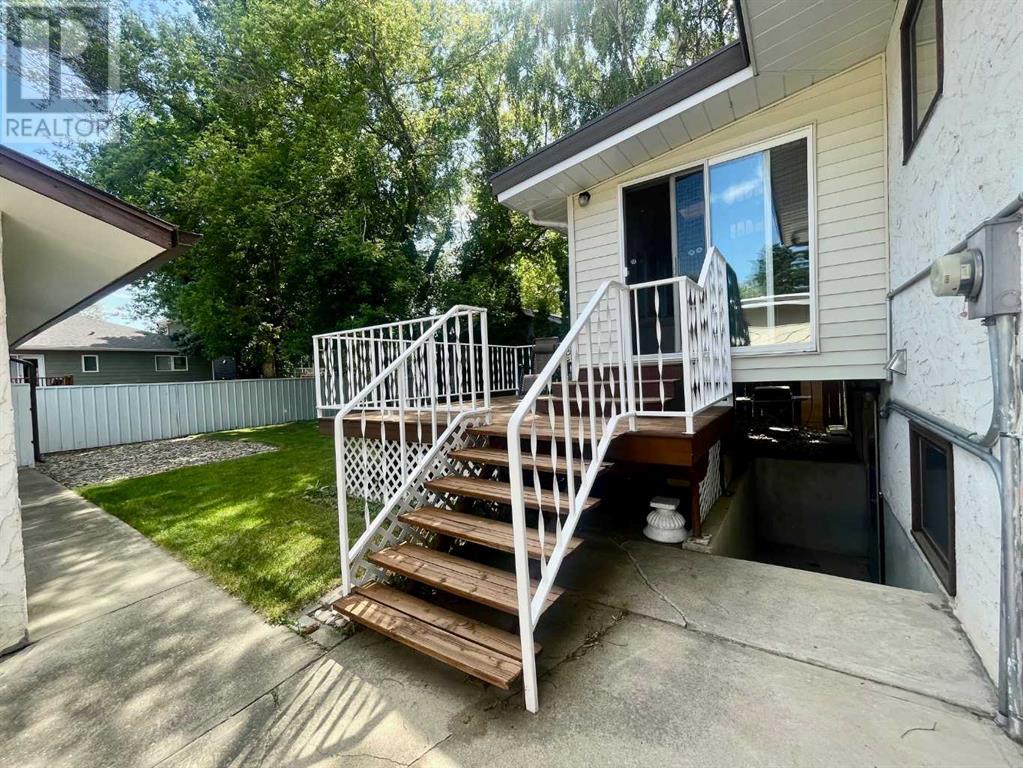 Single Family House Bi-level for Sale in  Normandy Road S Glendale Lethbridge 