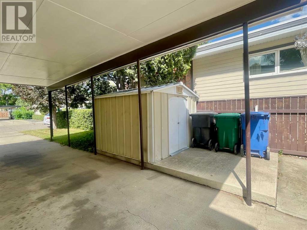 Single Family House Bi-level for Sale in  Normandy Road S Glendale Lethbridge 