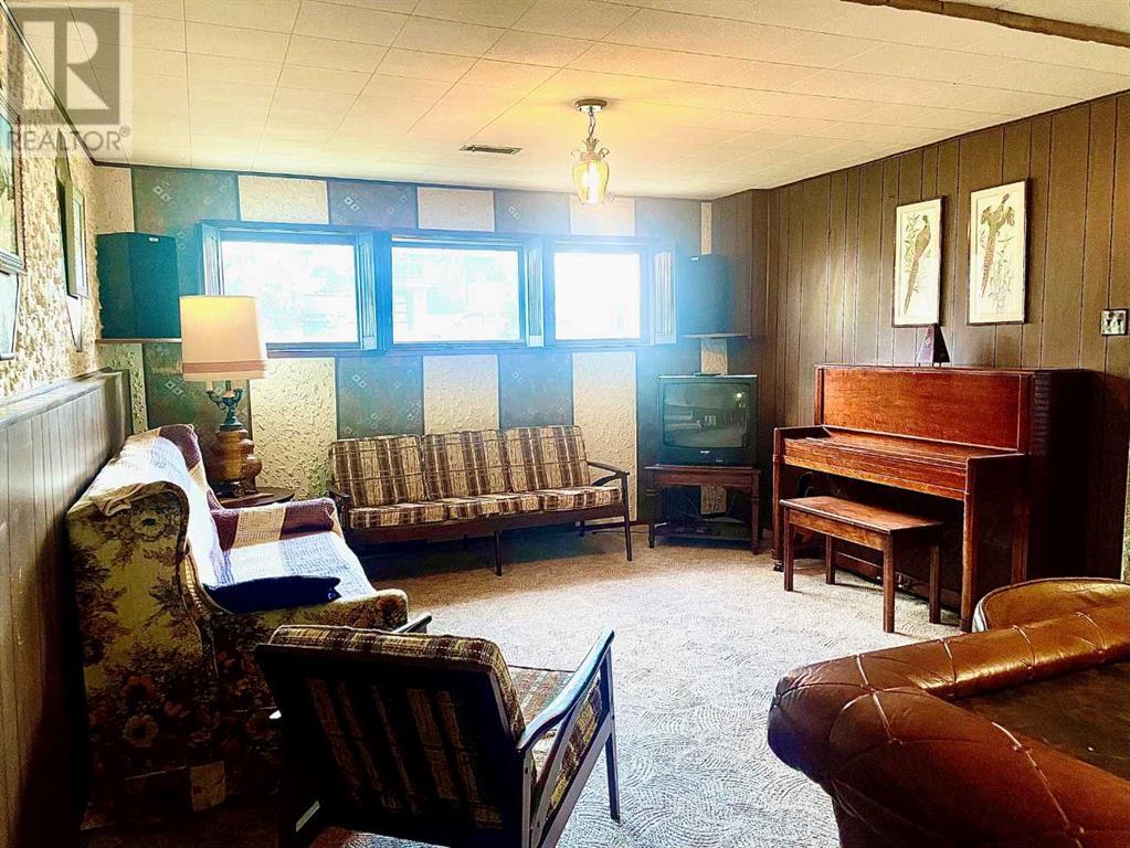Single Family House Bi-level for Sale in  Normandy Road S Glendale Lethbridge 