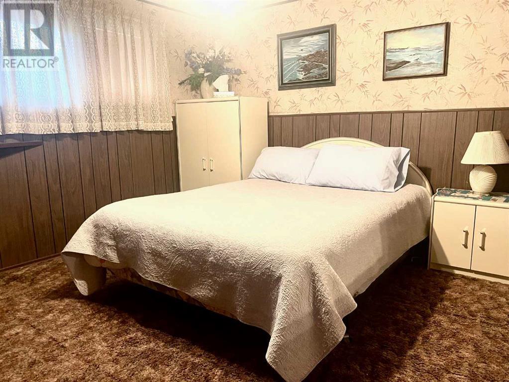 Single Family House Bi-level for Sale in  Normandy Road S Glendale Lethbridge 