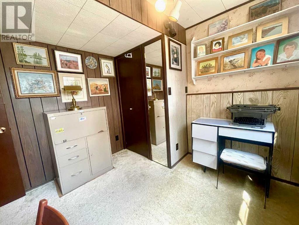 Single Family House Bi-level for Sale in  Normandy Road S Glendale Lethbridge 
