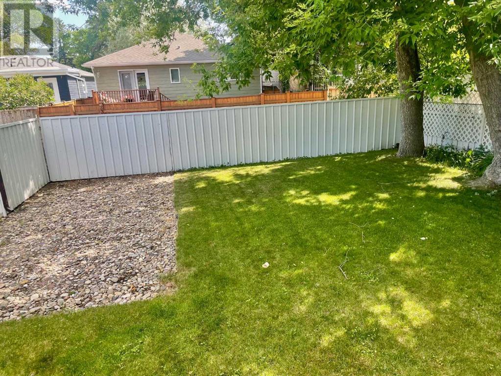 Single Family House Bi-level for Sale in  Normandy Road S Glendale Lethbridge 