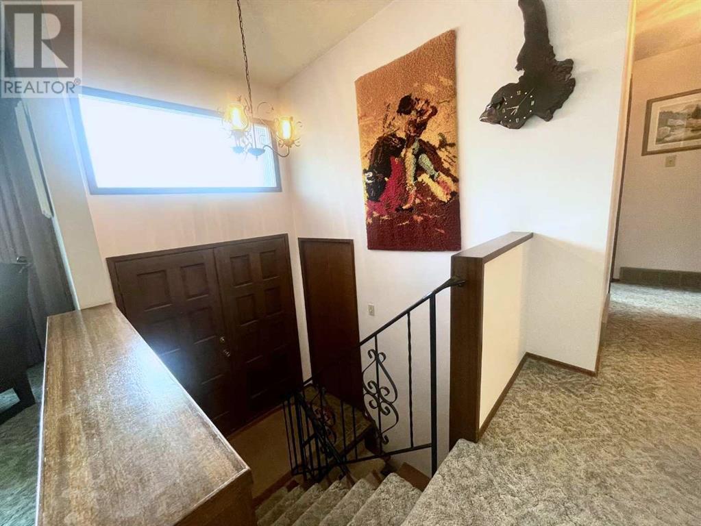 Single Family House Bi-level for Sale in  Normandy Road S Glendale Lethbridge 