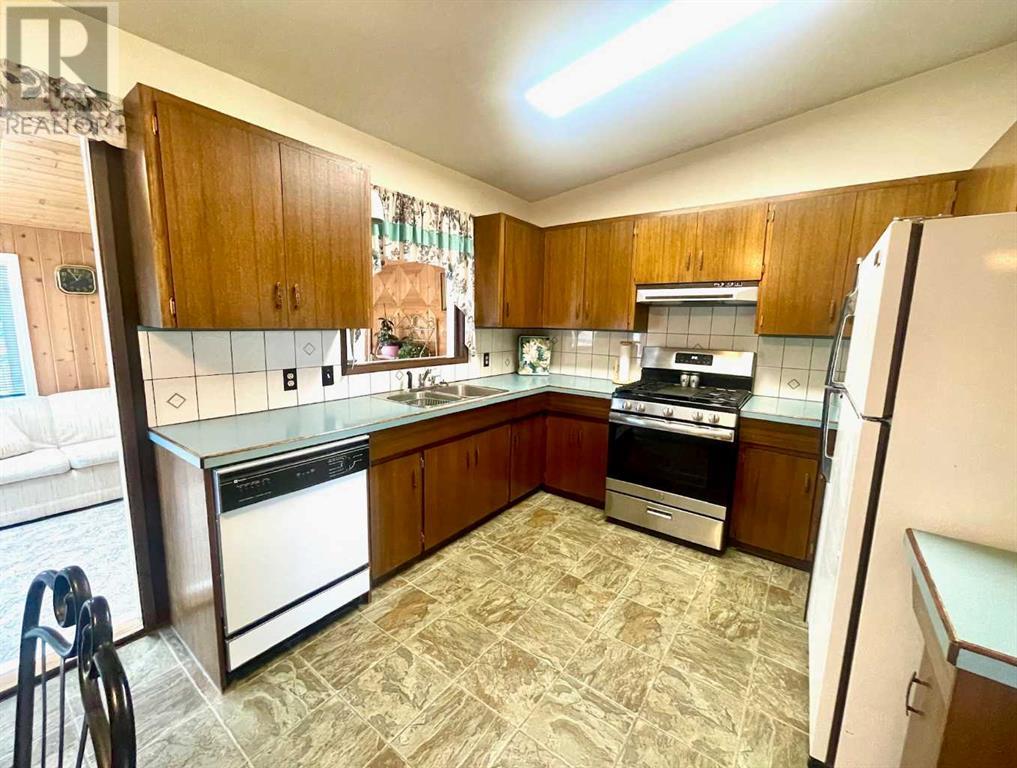 Single Family House Bi-level for Sale in  Normandy Road S Glendale Lethbridge 