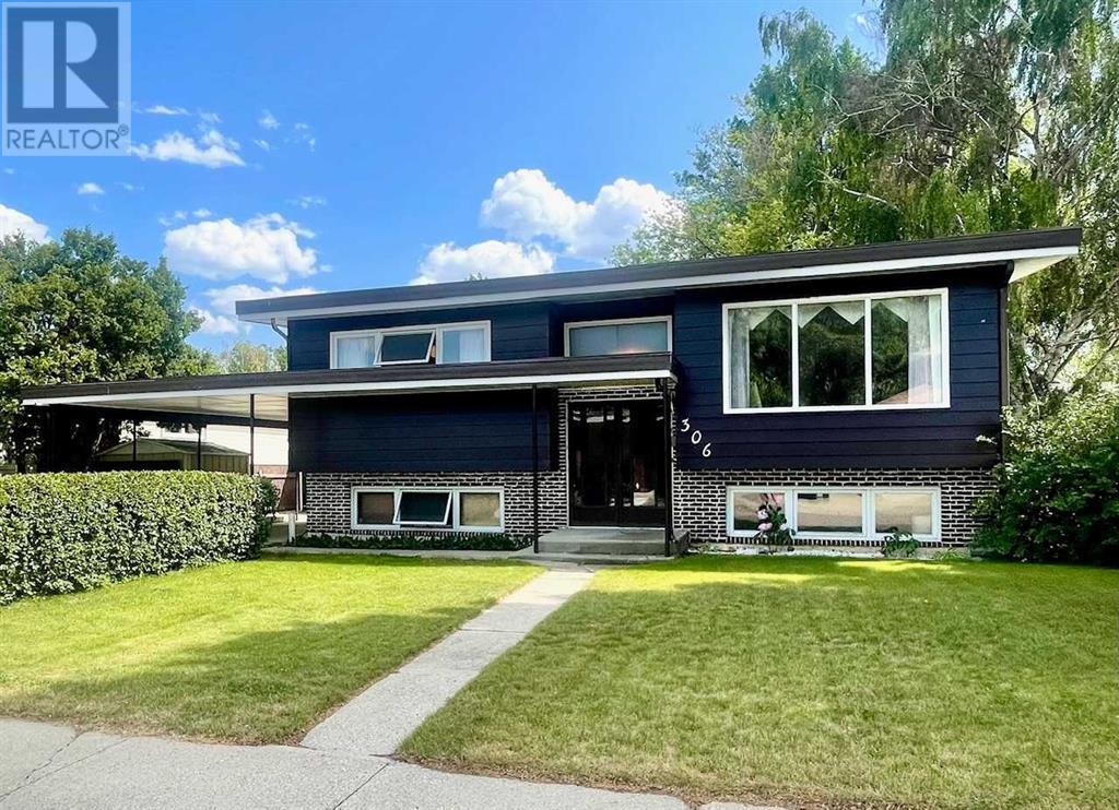 Single Family House Bi-level for Sale in  Normandy Road S Glendale Lethbridge 