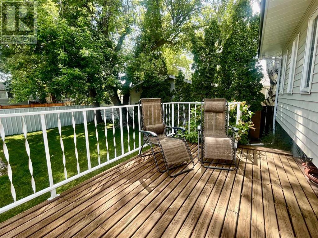Single Family House Bi-level for Sale in  Normandy Road S Glendale Lethbridge 