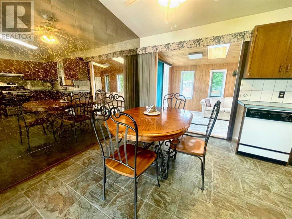 Single Family House Bi-level for Sale in  Normandy Road S Glendale Lethbridge 