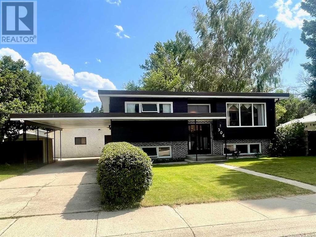 Single Family House Bi-level for Sale in  Normandy Road S Glendale Lethbridge 