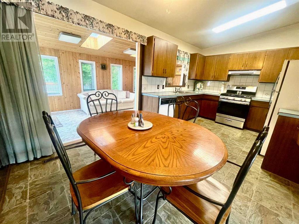 Single Family House Bi-level for Sale in  Normandy Road S Glendale Lethbridge 