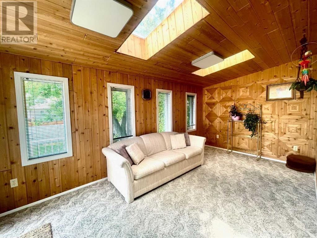 Single Family House Bi-level for Sale in  Normandy Road S Glendale Lethbridge 