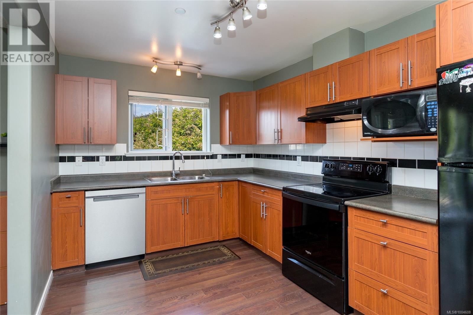 Photo 12 of 305 908 Brock Ave, Langford BC