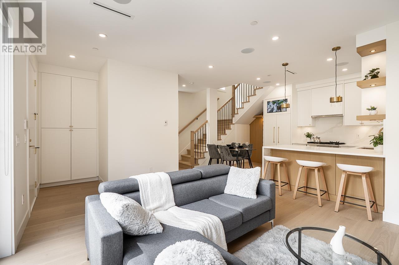 Photo 6 of 1 4855 Dumfries Street, Vancouver BC