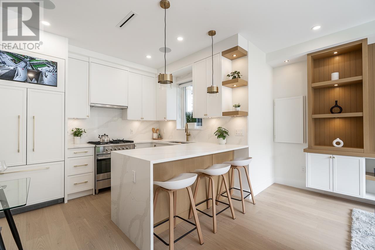 Photo 9 of 1 4855 Dumfries Street, Vancouver BC
