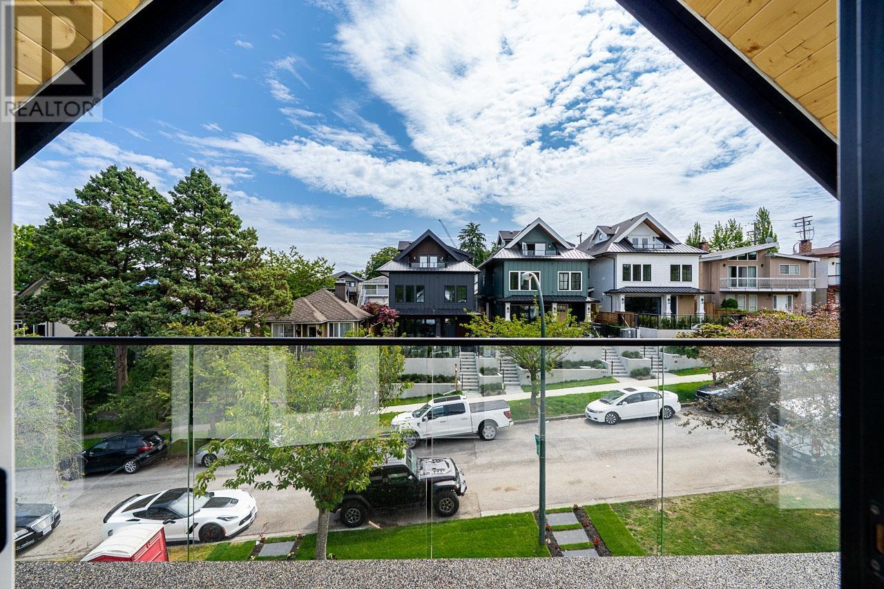 Photo 25 of 1 4855 Dumfries Street, Vancouver BC