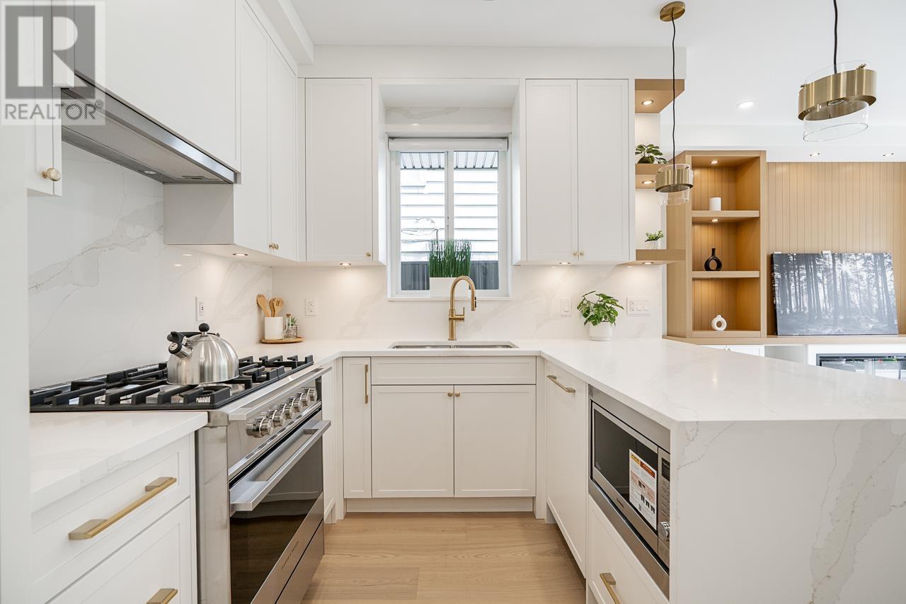 Photo 10 of 1 4855 Dumfries Street, Vancouver BC
